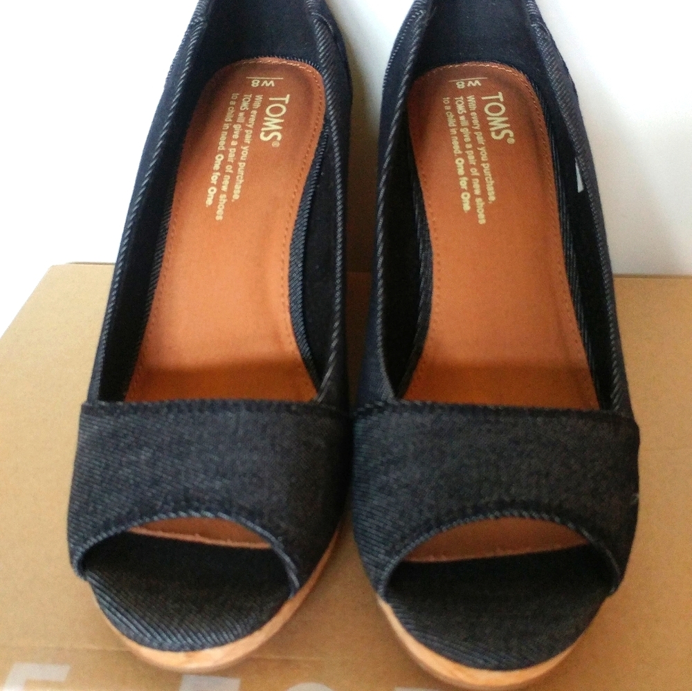 TOMS wedge